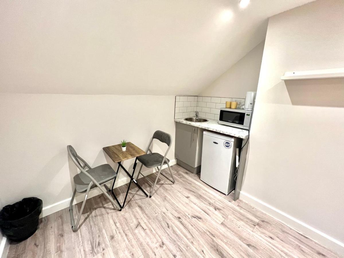 Golden Residences - Oakway Feltham ภายนอก รูปภาพ