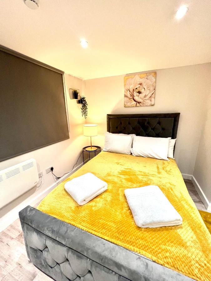 Golden Residences - Oakway Feltham ภายนอก รูปภาพ